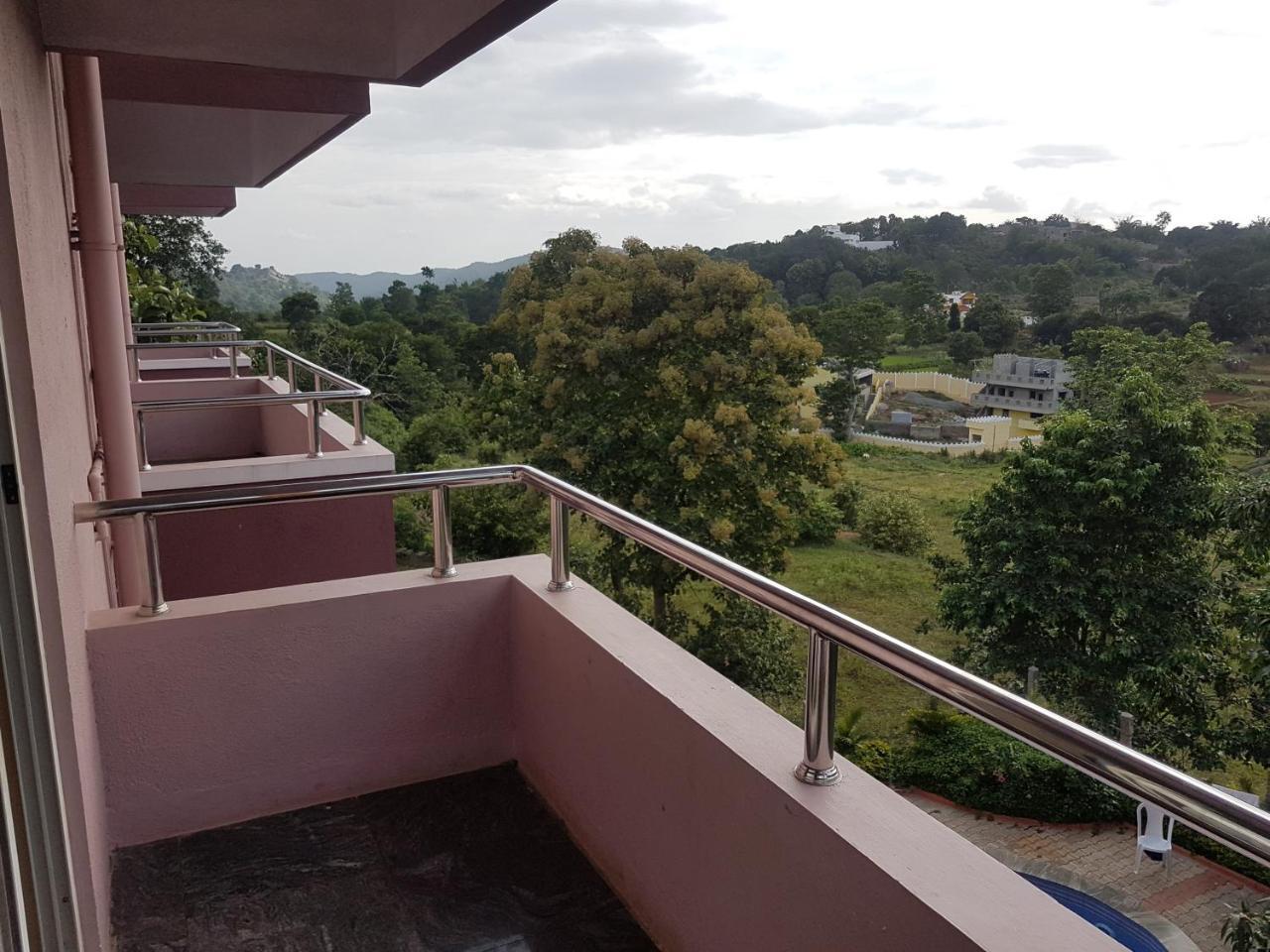 Dolphin Resort Yelagiri Exterior foto